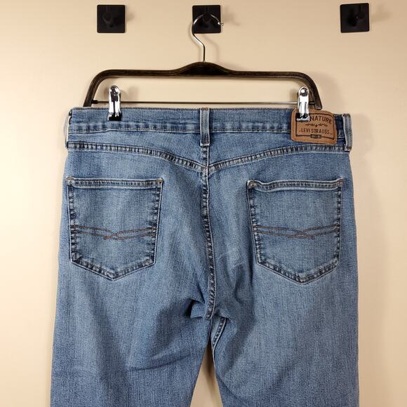 Levi's Signature Light Wash Regular Fit Straight Leg Jeans Size 33x30 - Picture 6 of 10